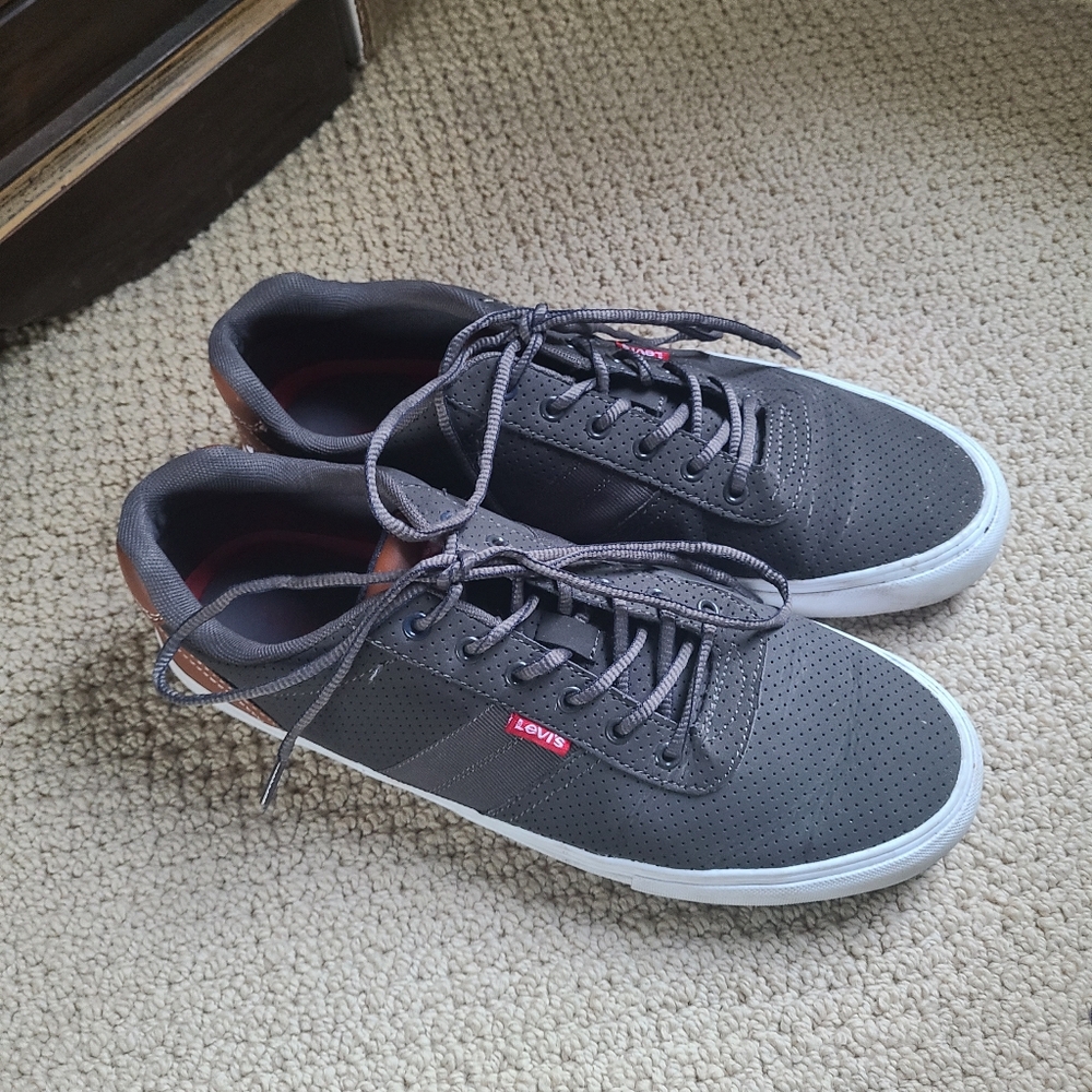 Men’s Levi’s sneakers